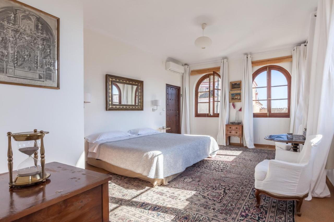 Villa Elvira, Exclusive Pool And Gardens In The Heart Of Sevilla 外观 照片